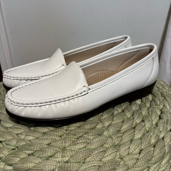 SAS Simplify Everyday White Leather Moccasin Slip In Comfort Loafer - Picture 2 of 9